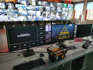 东荣三矿调度室掘进机远程操控平台。。。。。。。孙利 摄